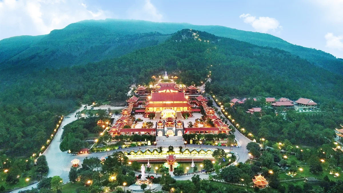 toan-canh-chua-ba-vang-quang-ninh_1774491367