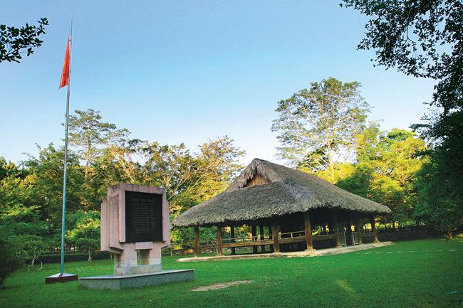 du-lich-tuyen-quang-dinh-tan-trao-2